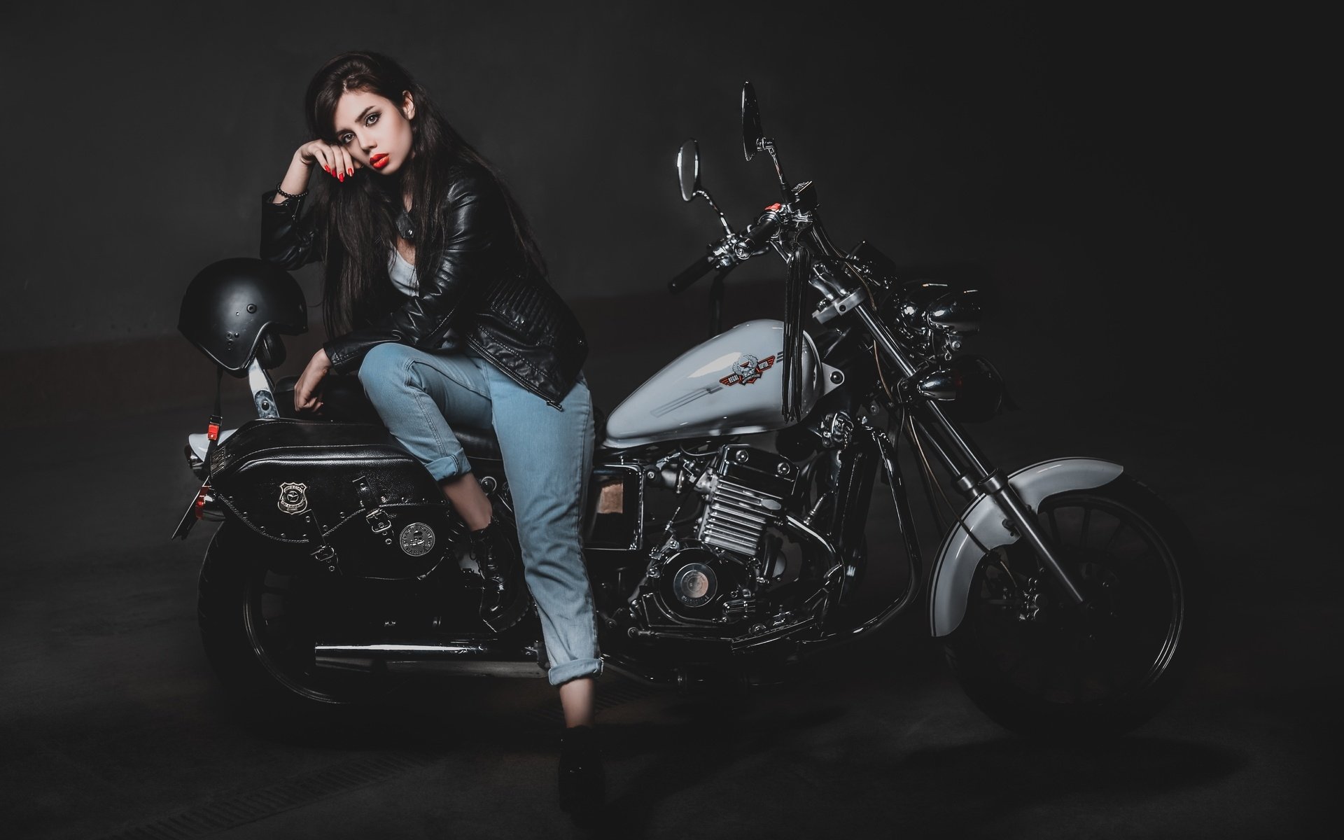 Biker girls: style and drive in Kirkuk
