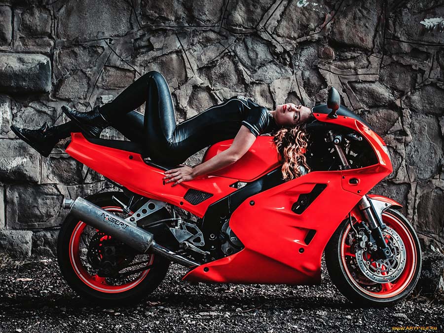 Beautiful girl Beautiful girls and motorcycles in Kirkuk