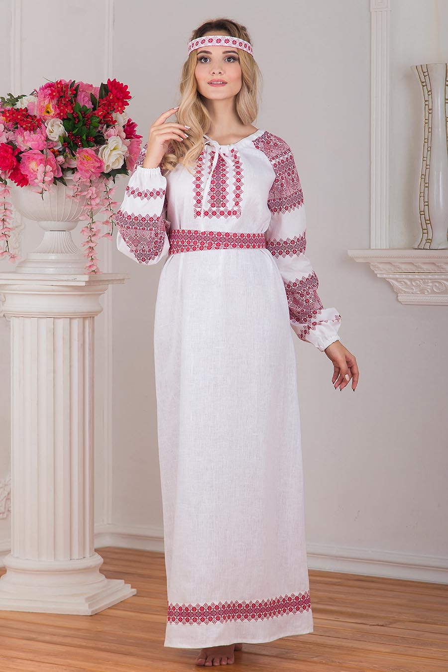 Women in Slavic costumes in Kirkuk