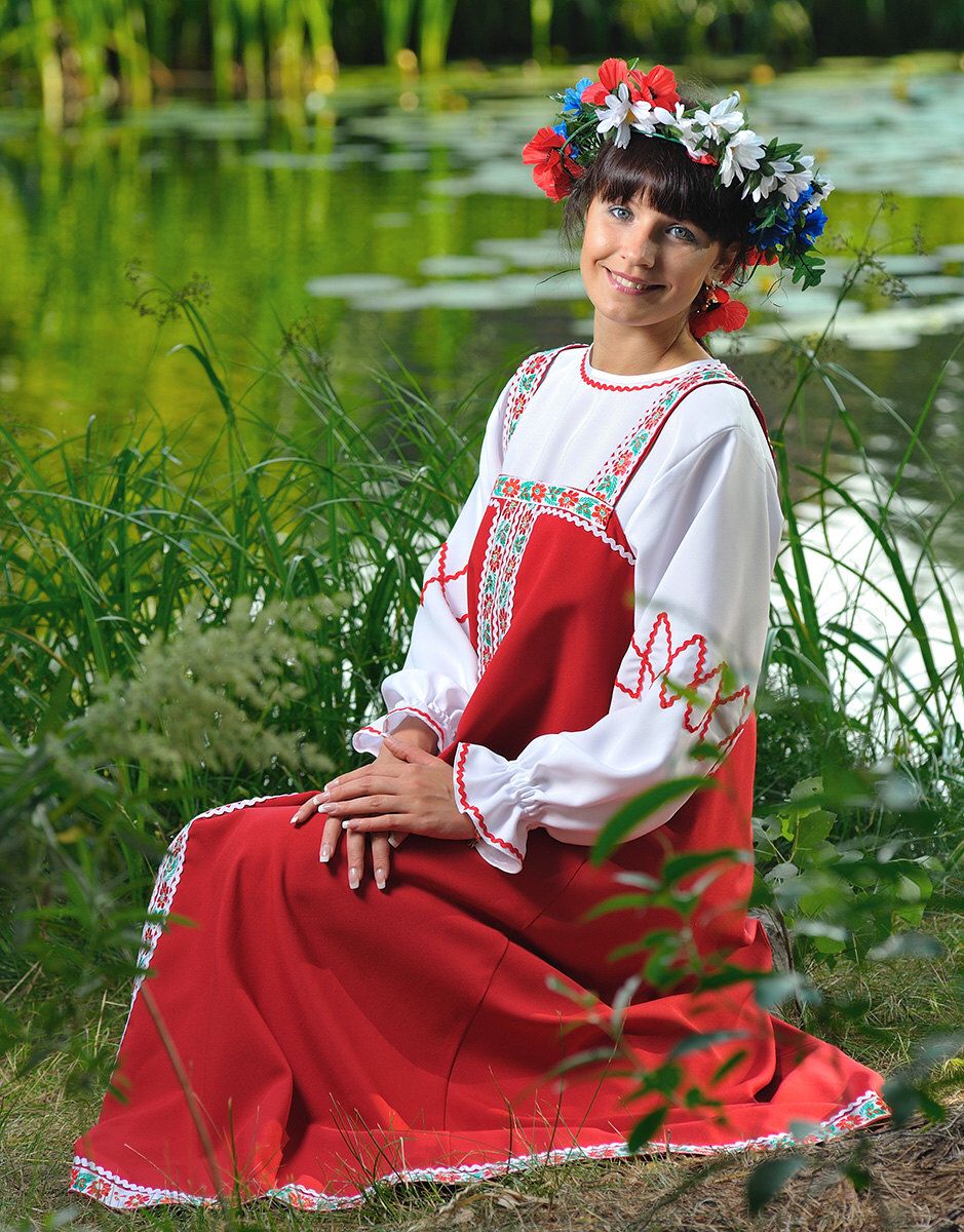 Beautiful girl Girls in Slavic costumes in Kirkuk