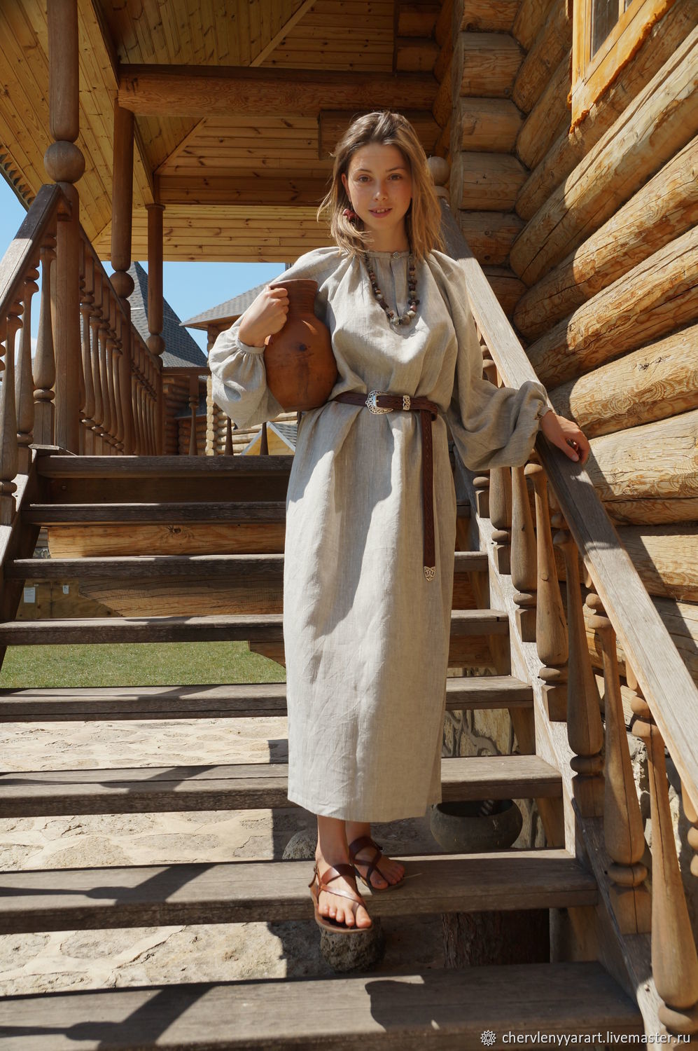 Girls in Slavic costumes in Kirkuk